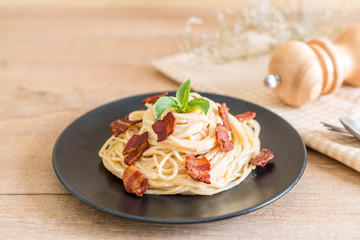 spaghetti cream cheese with bacon
