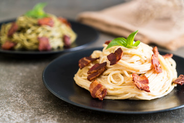 spaghetti cream cheese with bacon