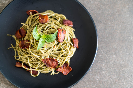 Spaghetti with basil pesto and bacon