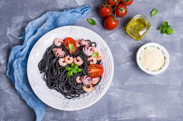 Black spaghetti with seafood