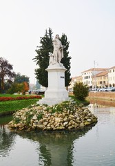 Fototapeta na wymiar Giorgione statue in Castelfranco Veneto, walls and trees