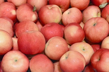 red apples