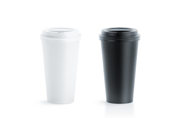 Blank black and white disposable paper cup with plastic lid mock up isolated, 20 oz, 3d rendering. Empty polystyrene coffee drinking mug mockup front view. Clear plain tea take away package