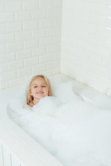 Obraz na płótnie Canvas adorable child in bathtub