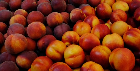 peaches / fruit market