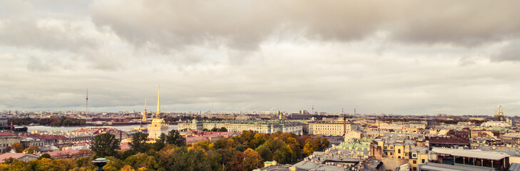 Fototapeta na wymiar Панорамный вид на центр Санкт-Петербурга