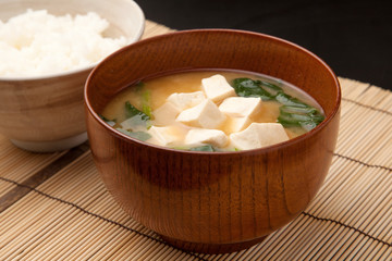 ほうれん草と豆腐の味噌汁