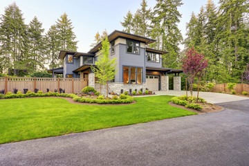 Fototapeta na wymiar Luxurious home design with modern curb appeal in Bellevue.