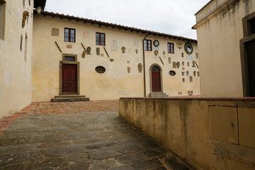 Lari, Toskana, Italien, Versilia, Stadtansicht, Kulturreise, Kirche, Sommer, Urlaub, Kunst, Bildhauer, Castello, Burg