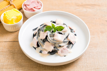 black fettuccine spaghetti carbonara ham