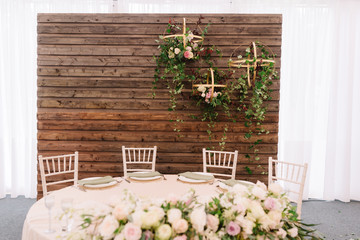 Fototapeta na wymiar Decorated wedding table in front of wooden background