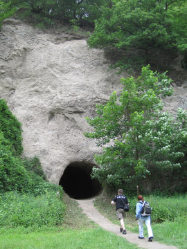 wanderweg durch trassh&ouml;hlen im brohltal   