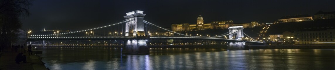 Fototapeta premium Panorama of Chain Bridge