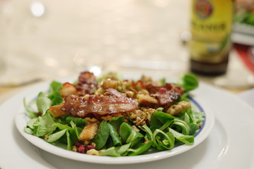 Feldsalat mit Walnüssen und Bacon