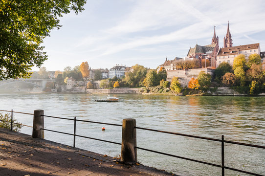 Basel, Stadt, Altstadt, Rhein, Rheinufer, Kleinbasel, Grossbasel, M&uuml;nster, Kirche, Pfalz, F&auml;hre, Herbst, Uferweg, Basel-Stadt, Schweiz