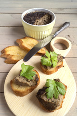 liver pate with toast on a round Board