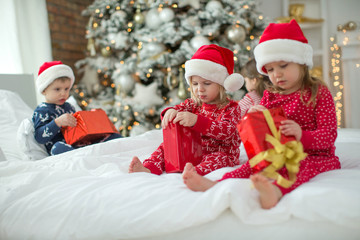 Fototapeta na wymiar Little children at Christmas 
