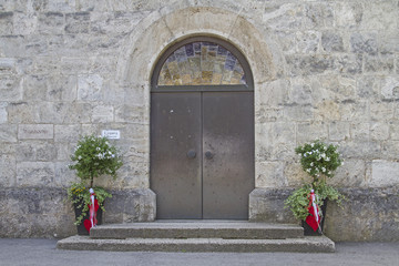  Eingang in die Kirche
