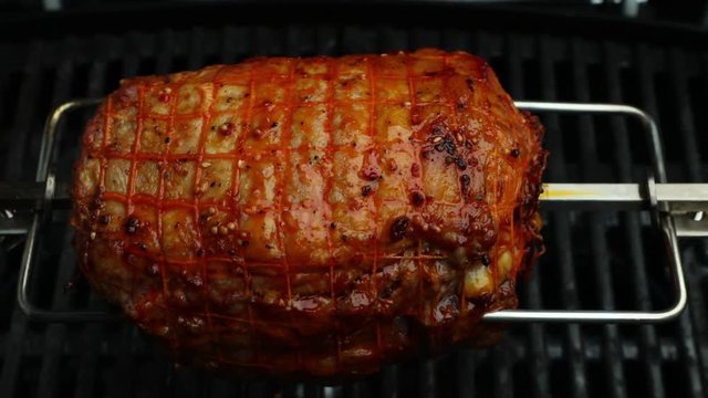 Schweinebraten am Drehspie&szlig;