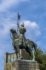 Obraz premium Equestrian statue of Vimara Peres next to Porto Cathedral (Se do Porto). Vimara Peres was a IX century nobleman from Kingdom of Asturias and first ruler of the County of Portugal. Porto, Portugal.