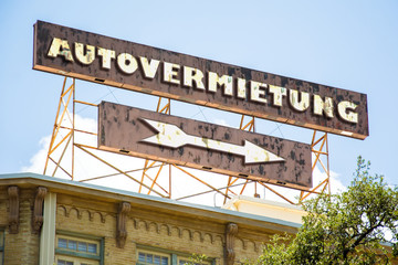 Fototapeta premium Schild 295 - Autovermietung