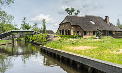 Fototapeta na wymiar Traditional Dutch House in Giethoorn, Netherlands