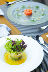  Green salad with avocado