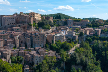 Fototapeta na wymiar Beautiful classic panoramic view of the ancient town of Sorano in autumn, province of Grosseto, southern Tuscany, Italy