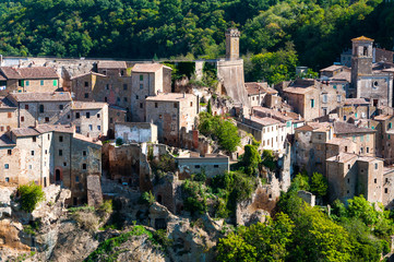 Obraz premium Beautiful classic panoramic view of the ancient town of Sorano in autumn, province of Grosseto, southern Tuscany, Italy