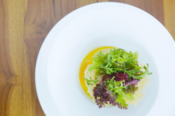  Green salad with avocado