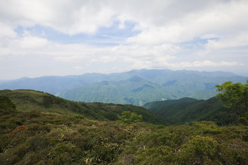 Fototapeta na wymiar 徳島県三好市　三嶺　山頂からの風景