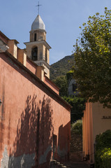 Fototapeta na wymiar Corsica, 28/08/2017: dettagli architettonici della chiesa rosa di Santa Giulia (XVI secolo) a Nonza, uno dei borghi più famosi del Capo Corso