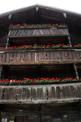 Blumenschmuck an einem Haus in Stuhlfelden