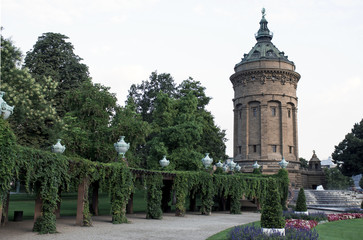 Fototapeta na wymiar Wasserturm in Mannheim