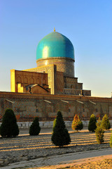 Fototapeta premium Samarkand: medieval mosque on sunset