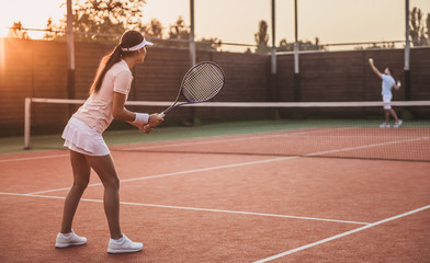 Obraz premium Couple playing tennis