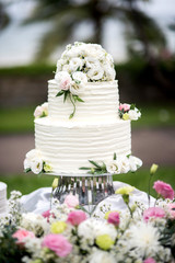 wedding cake.
