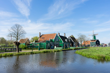 Fototapeta na wymiar Traditional dutch houses in Zaandam, Netherlands