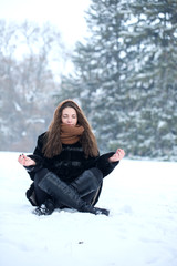 Fototapeta na wymiar meditating in the snow