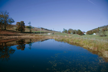 Fototapeta na wymiar Fall Pond