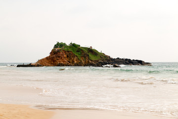 Fototapeta premium Parrot Rock Mirissa Beach Sri Lanka