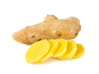 Fototapeta na wymiar fresh ginger isolated on white