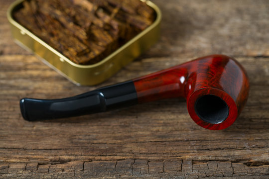 smoking pipe on wooden surface