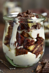 No baked cheesecake in a vintage glass jar.