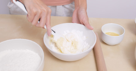 Making cookies at home