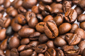 Naklejka premium Roasted coffee beans, can be used as a background 