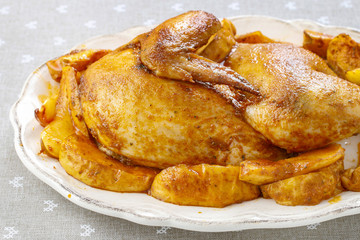 Roasted chicken with apples.