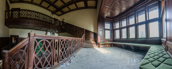 Obraz premium verlassenes jagdhaus panorama