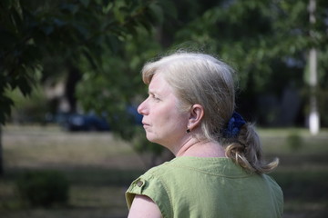 пожилая женщина в парке © sashasandro