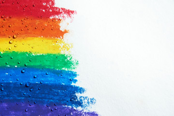 There are drops of water dripping over a rainbow with crayons. © 소연 김